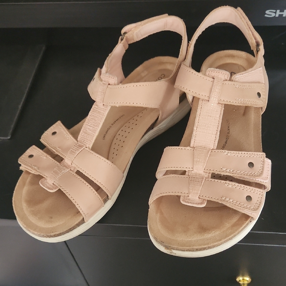 Clarks Tan And Pink Sandals Comfortable T-Bar Design